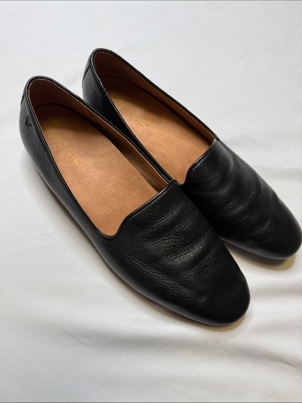Vionic Women’s Black Leather Slip-On Loafers flats sz 9 casual - Picture 8 of 8